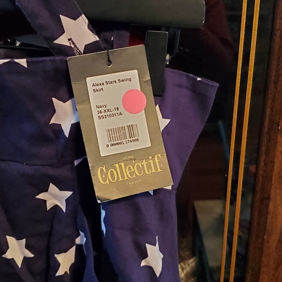 Collectif Alexa Stars Swing Skirt in 2X - Picture 7 of 12
